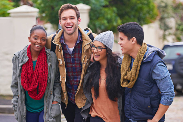 Great times on campus. Shot of a group of happy college students hanging out on campus. - Zdjęcie, obraz
