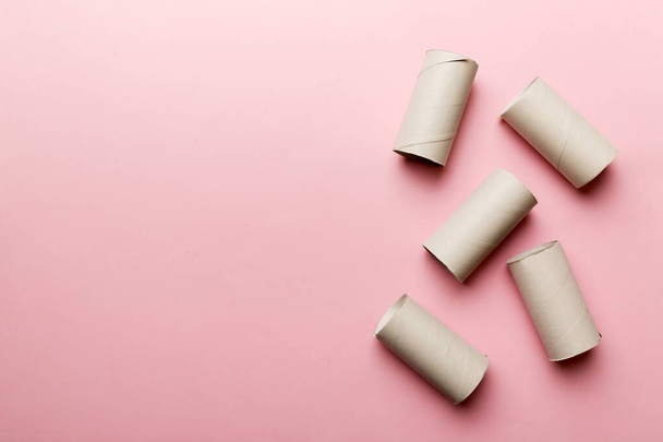 Flat lay composition with empty toilet paper rolls and space for text on color background. Recyclable paper tube with metal plug end made of kraft paper or cardboard. - Foto, Imagem
