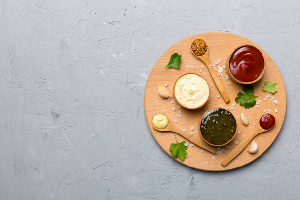 Many different sauces and herbs on table, flat lay top view. sauces on plate, healthy concept. - Foto, afbeelding
