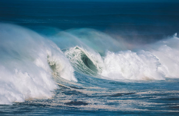 waves crashing in the sea. ocean - Foto, afbeelding