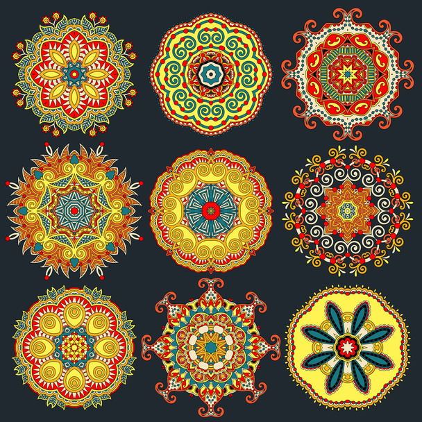 Circle lace ornament, round ornamental geometric doily pattern c - Vector, Image