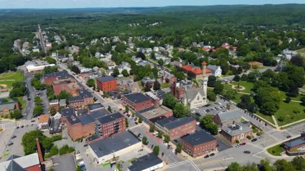 Clinton historische centrum luchtfoto bij Union Street and High Street in Worcester County, Massachuetts MA, Verenigde Staten. - Video