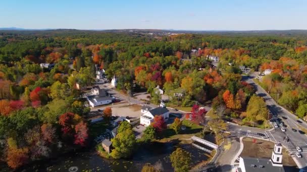 Tyngsborough historic town center and landscape aerial view with fall foliage in Tyngsborough, Massachusetts MA, Verenigde Staten. - Video