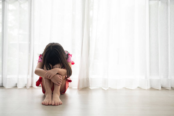 Children crying, little girl feeling sad, kid unhapp - Φωτογραφία, εικόνα