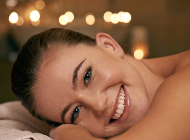 Pure enjoyment and relaxation. Closeup shot of a young woman relaxing during a spa treatment. - Foto, Imagem
