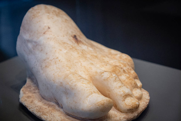 geschnitzter Fuß, Monographisches Museum von Pollentia, Alcudia, Mallorca, Balearen, Spanien - Foto, Bild
