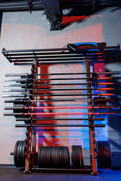 Rack in the gym with metal barbells for exercise. Squat bar with weight. Gym equipment - Foto, immagini