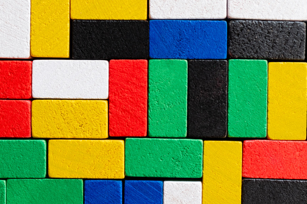 vista dall'alto della superficie multicolore fatta di blocchi rettangolari  - Foto, immagini
