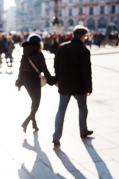 Chodící pár ve městě mimo vybranou - Fotografie, Obrázek