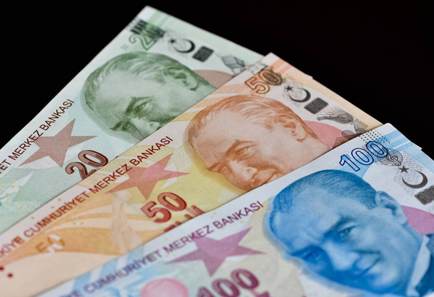 Febbraio 15.2022 Turco Lira Numeri macro shot.Banconote turche. 20-50-100 lire turche. - Foto, immagini