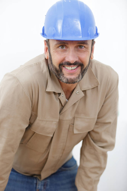 builder man looking at camera - Foto, Imagen