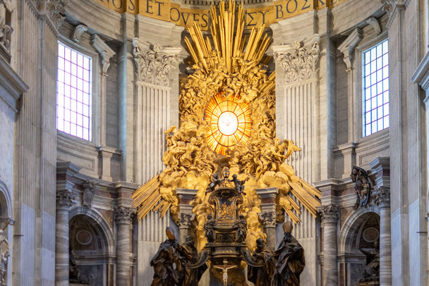 The Throne of St. Peter, St. Peter's Basilica, Vatican, Italy - Foto, afbeelding
