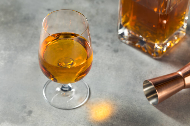 Boozy Whiskey in a Snifter Glass Ready to Drink - Valokuva, kuva