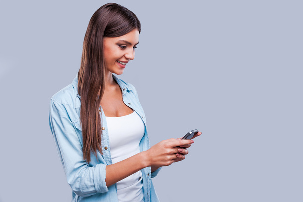Woman chatting by smartphone - Фото, зображення
