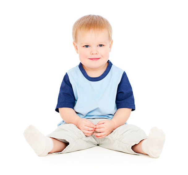 młody chłopiec siedzi na podłodze - Zdjęcie, obraz