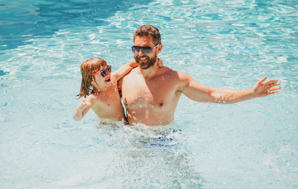 Father and son swimming in pool, summer family weekeng. - Фото, зображення