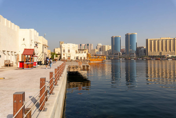 Al Seef Tradizionale Distretto Storico Arabo Architettura. Dubai Deira Old Town. Emirati Arabi Uniti. Medio Oriente.  - Foto, immagini