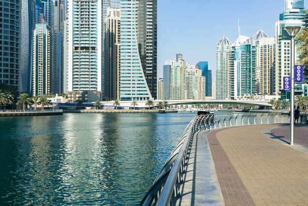 Moderne wolkenkrabbers van Dubai Marina, Verenigde Arabische Emiraten. - Foto, afbeelding