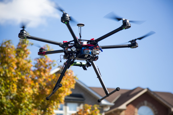 Drone volador
 - Foto, Imagen