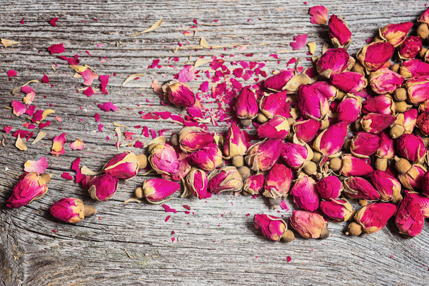 Розовые почки сухого чая - Фото, изображение