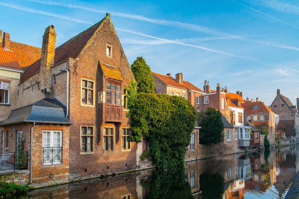 Maisons le long du canal à Bruges, Belgique
 - Photo, image