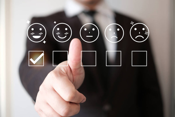 Customer review satisfaction feedback survey concept, User give rating to service experience on online application, Klient może ocenić jakość usługi prowadząc do rankingu reputacji firmy. - Zdjęcie, obraz