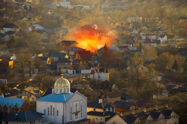 Bruciare casa nella città di Kiev pericoloso - Foto, immagini