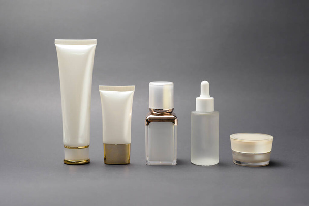 moisturizing cream bottle over black background studio, packing and skincare beauty concept - Foto, imagen