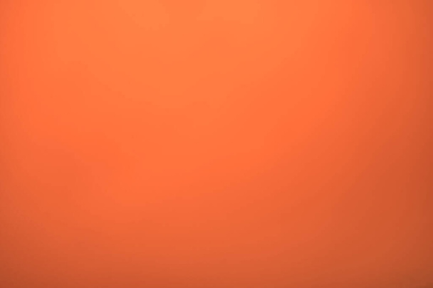 detalle de un cielo naranja rojizo producido por la neblina del sahara - Foto, Imagen