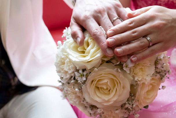 Ring shot on a bouquet of white flowers - Zdjęcie, obraz