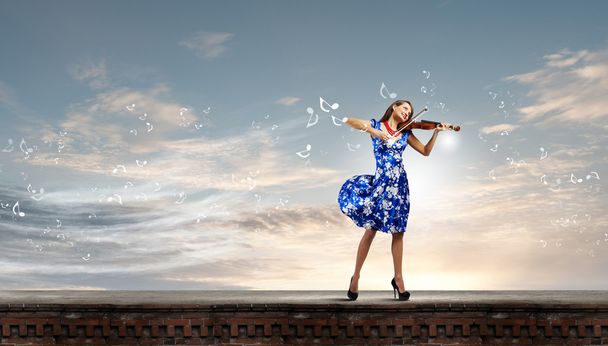 Violinista mulher
 - Foto, Imagem