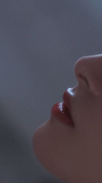 close up of a beautiful young woman with a red lips on her face. - Foto, afbeelding