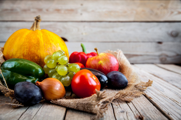Fruits and vegetables with pumpkins in autumn vintage still life - Foto, Bild