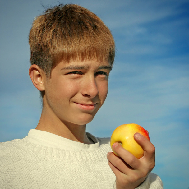 Junge und Apfel - Foto, Bild