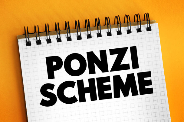 Esquema Ponzi: fraude de inversión que paga a los inversores existentes con fondos recaudados de nuevos inversores, concepto de texto en el bloc de notas - Foto, Imagen