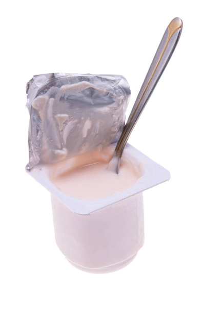 Beyaz arkaplanda ayrık yoğurt  - Fotoğraf, Görsel