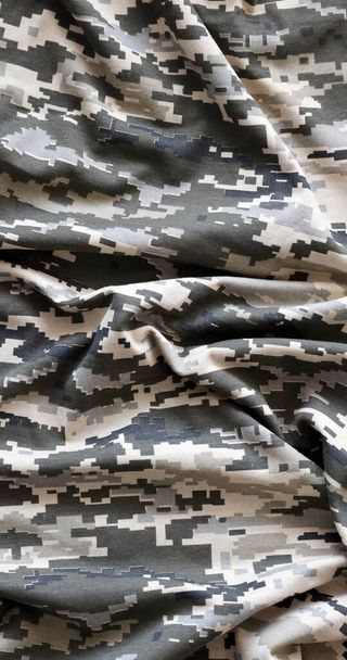 Stoff mit Textur der verpixelten Tarnung des ukrainischen Militärs. Stoff mit Camomuster in grauen, braunen und grünen Pixelformen. Offizielle Uniform ukrainischer Soldaten aus nächster Nähe - Foto, Bild