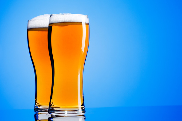 Two glasses of beer - Фото, изображение