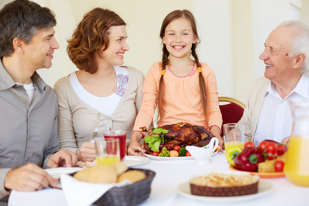 Οικογένεια κατά τη διάρκεια της ημέρας των ευχαριστιών δείπνο - Φωτογραφία, εικόνα