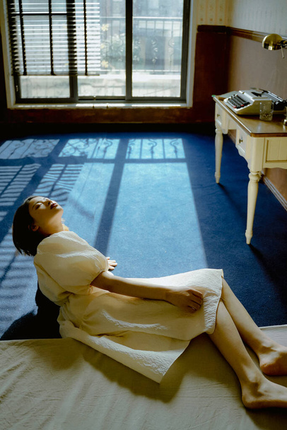 young woman sitting in spa salon - Фото, изображение
