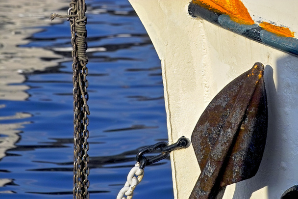 Kleurrijke close-up van een anker van schepen - Foto, afbeelding