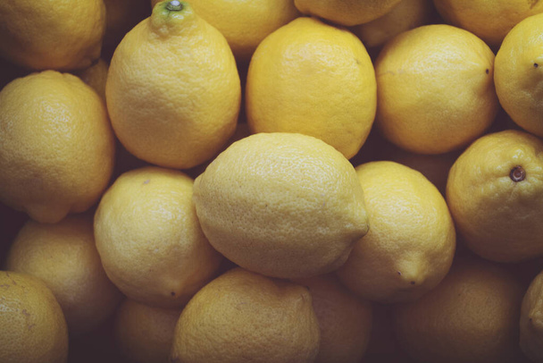 Bunch of raw lemons, Background of natural lemons - Foto, Imagen