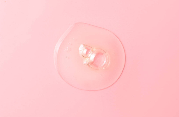 Drop of hydrophilic oil on pink background, top view - Fotografie, Obrázek