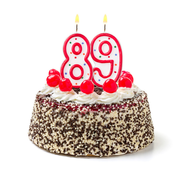 Торт на день рождения с горящей свечой
 - Фото, изображение