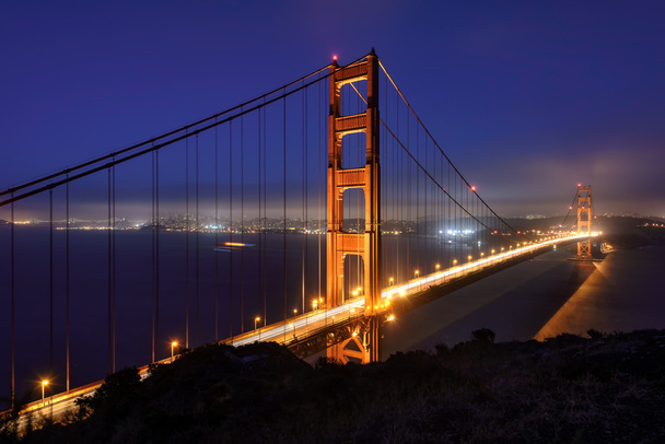 Noční osvětlení v Golden Gate bridge, San Francisco - Fotografie, Obrázek