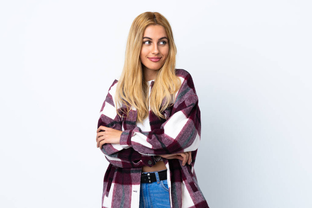 Young Uruguayan blonde woman over isolated white background making doubts gesture while lifting the shoulders - Foto, immagini