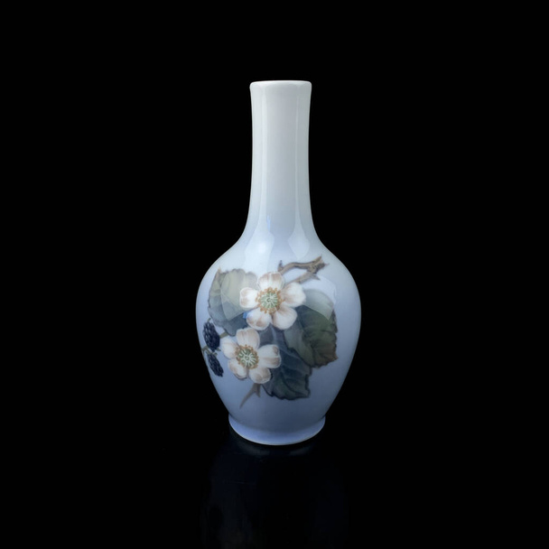 antique porcelain vase in on a black isolated background. vintage ceramic vase with blue flower pattern. - Foto, Bild