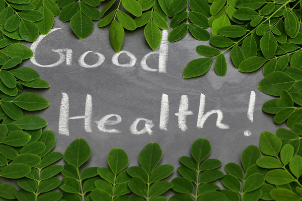 Moringa leaves with Good Health written in a slate - Foto, Imagem