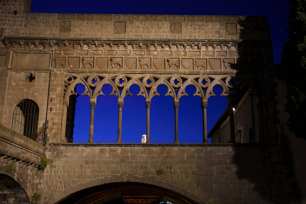 Viterbo, Lazio, Italia: historialliset rakennukset yöllä - Valokuva, kuva