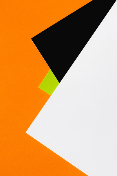 геометрический фон с контрастными разноцветными бумажными листами - Фото, изображение